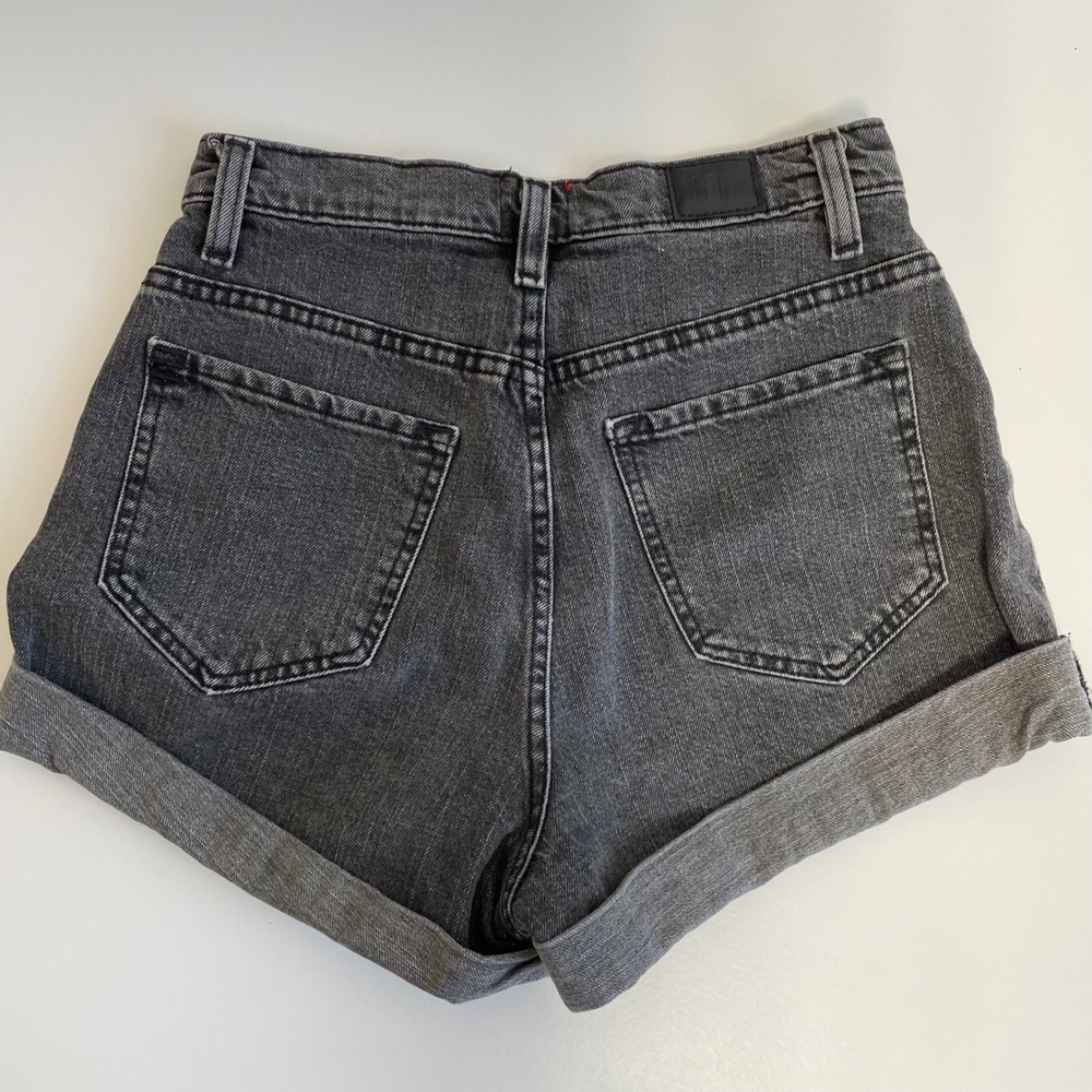BDG Urban Outfitters Mom High Rise Denim Shorts Black Button Fly‎ Size 26 - Picture 2 of 8